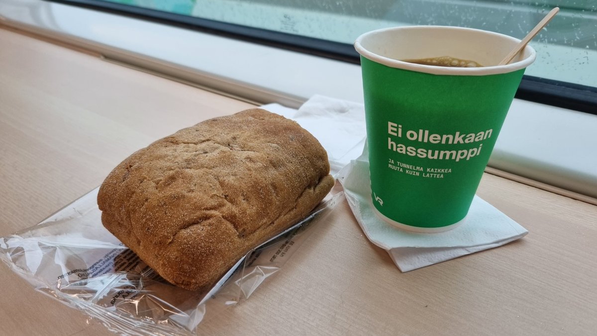 TommiHakala3's tweet photo. #hesuli #thehumormug #matkalla #kiskoilla #toimituspÀivÀ Huomenta, kuis muilla aamu avautuu? @jarlaita @bucktman @Jussi_Andelin @TommiHarjuAutti @keski_e https://t.co/0gluzN0hwr