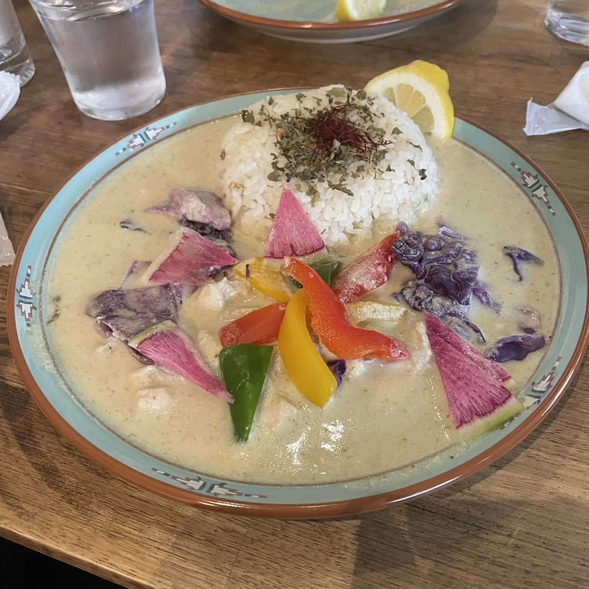 Doormen_hero's tweet photo. 素敵なランチタイム過ごせましたか？🍛

今日は暑いのでやっぱりこちら食べてきました🌳🌳🥦

#カレー
#グリーンカレー　
#HERO 

#普通の富山
#企業公式つぶやき部 
#企業公式が毎朝地元の天気を言い合う
#企業公式秋のフォロー祭り
#企業公式相互フォロー https://t.co/Pb3KjOsilo