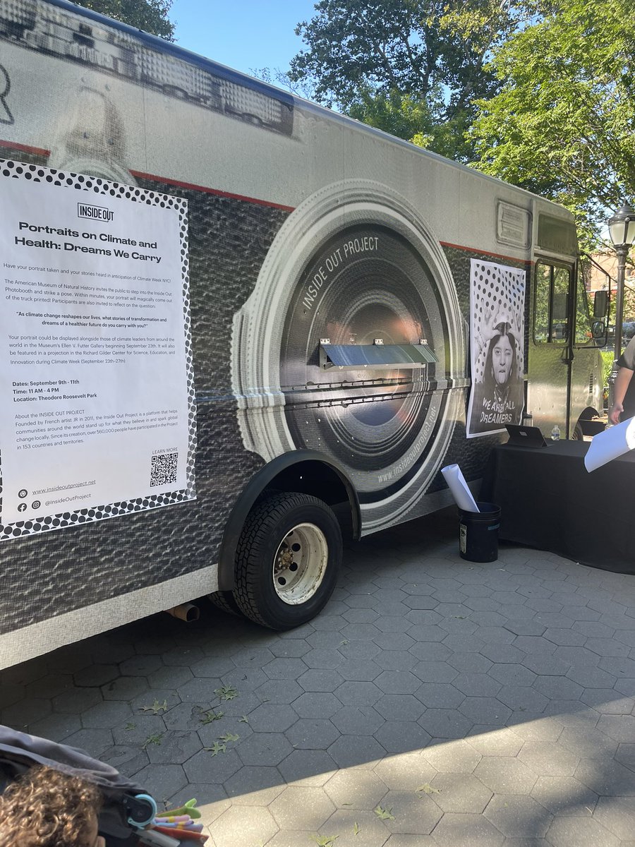 MufsinM's tweet photo. When the life size portrait meets the subject. Thanks to @InsideOutProj for setting this up and letting us be a part of this amazing art exhibit. #insideoutproject #climateandhealth #dreamswecarry https://t.co/HTZdZnfqy2