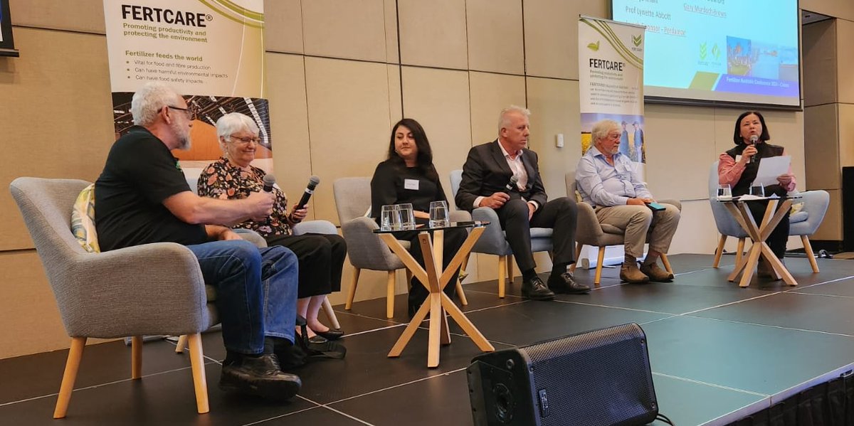 OmniaAustralia's tweet photo. 🌱The #HealthySoils presentation & panel discussion was a highlight of the  2024 National #FertilizerAustralia Conference for #OmniaAustralia. 
We're thrilled that growers & the #AusAg industry are on board with #soilhealth & soil microbiome support🦠
Through R&D innovation #Omnia is committed to #soilhealth solutions like #Rhizovator & #Bacstim💪  @Fertilizer56655 @mareecrawford1