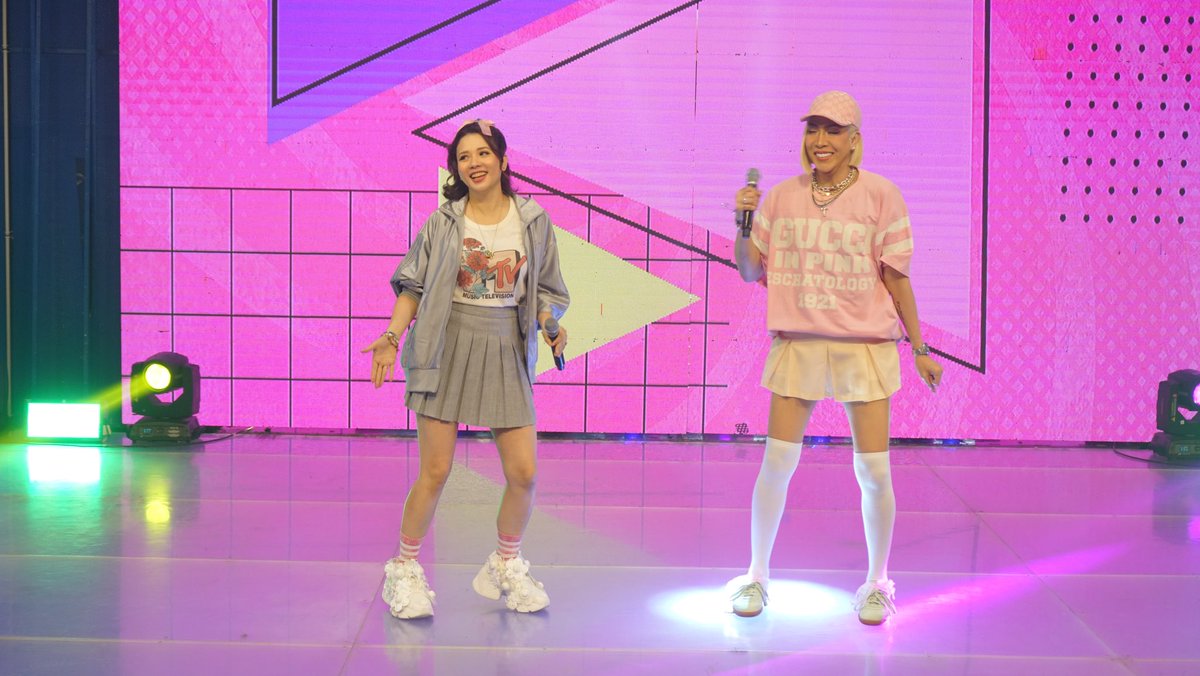 🎁 Very cutesy ng hosts natin!!
#ShowtimeThrowboxThursday 

Follow and subscribe here:
linktr.ee/itsshowtimena