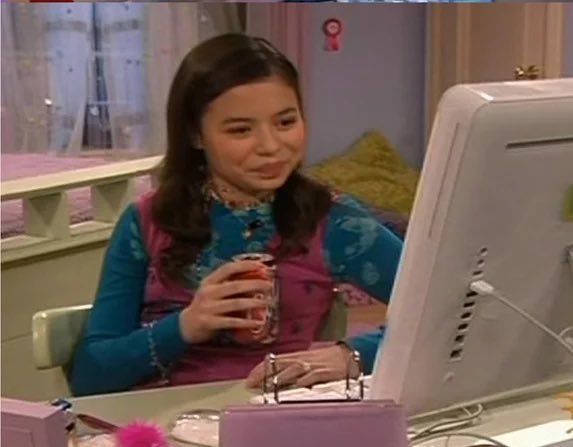 valeria tweet media