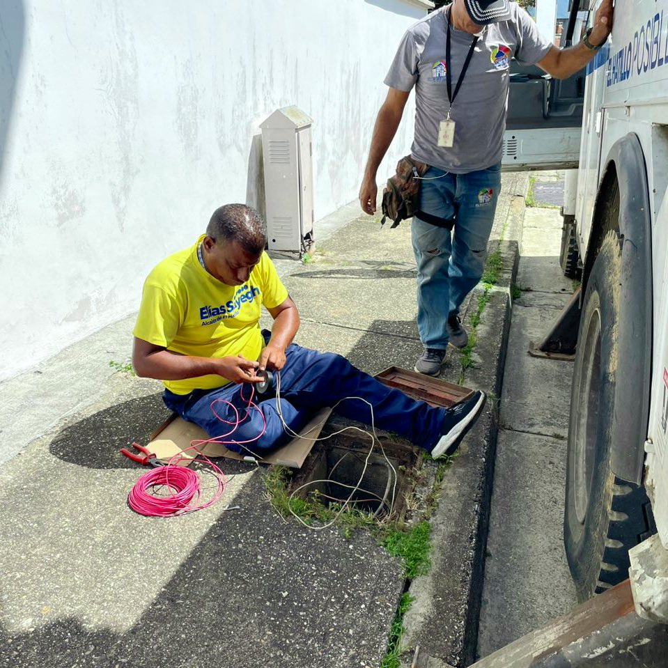 eliasayegh's tweet photo. ¡En #ElHatillo la seguridad es un pilar fundamental de nuestra gestión! Por ello nuestro Plan #LuzParaElHatillo continúa realizando la recuperación integral del sistema de alumbrado público de nuestro municipio, a pesar de ser esta una competencia de #Corpoelec. #ElHatilloPosible #11Sep