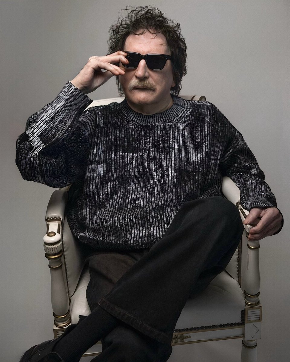 El país se cae a pedazos, estamos todos cada vez más rotos, pero por suerte todavía sigue existiendo Charly Garcia y nos sigue regalando su música. Gracias por este arte y este rock ❤️