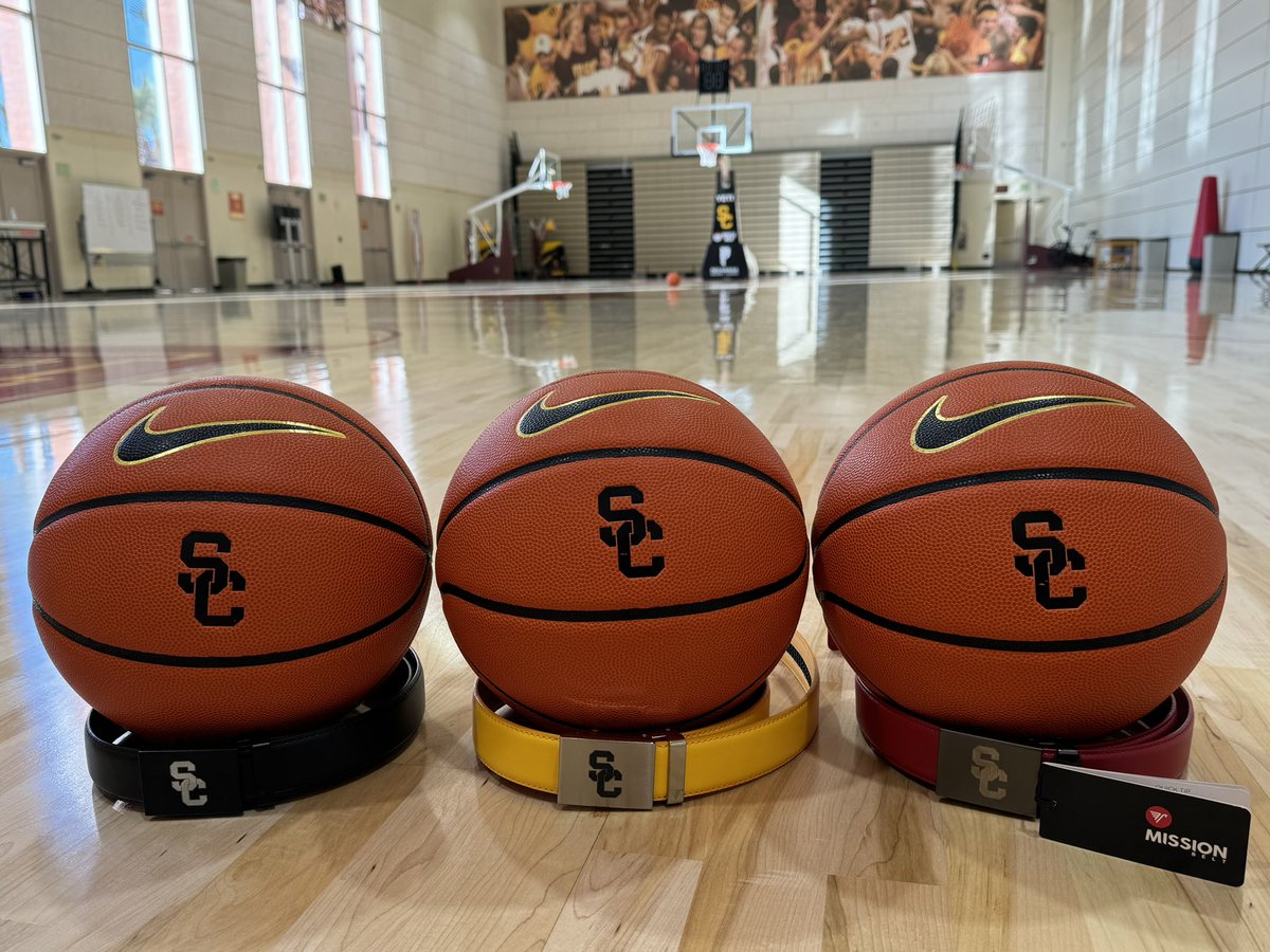 <a href="/MissionBeltCo/">Mission Belt</a> got our staff all geared up for the <a href="/USC_Hoops/">USC Men's Basketball</a> season ✌️