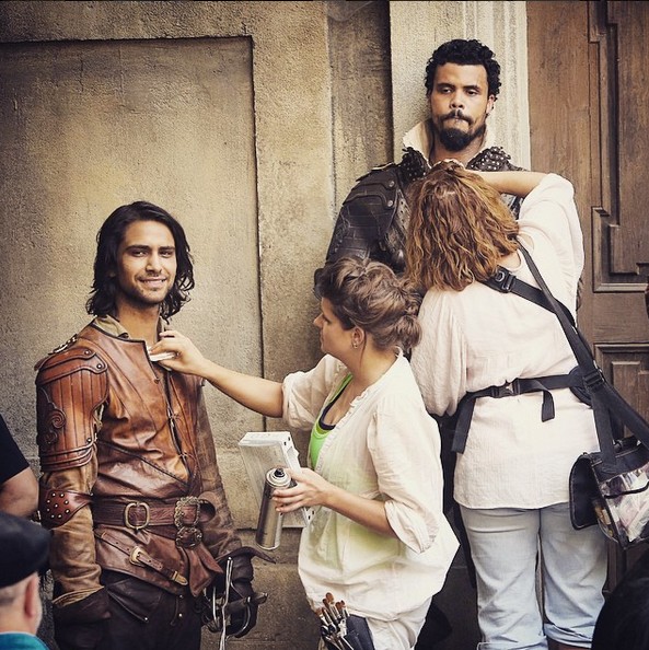 JuttaFreudig's tweet photo. #MusketeersEurope #TheMusketeers ⚜️ and their crew 🎬 #Swordmaster #RomanSpacil (2013) ⚔️ #MakeUpArtists (2014) 💄#StuntDoubles (2015) #DubbingActors in France (2014) 🇫🇷 #LukePasqualino #TomBurke #HowardCharles #SantiagoCabrera #ThrowbackThursday https://t.co/FG47OGbpDp
