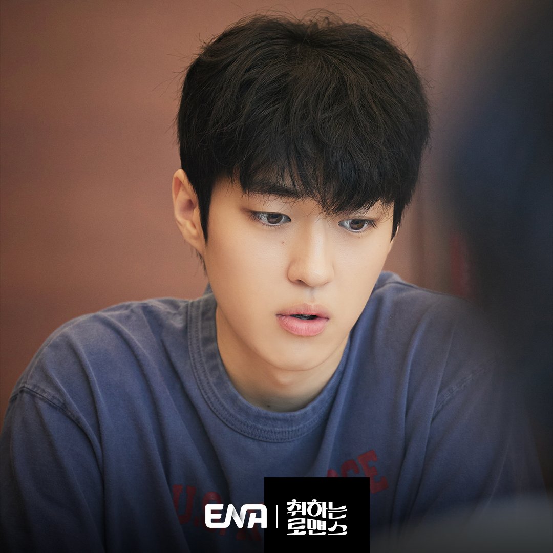 대본리딩 스틸 공개
 
ENA 새 월화 드라마 #취하는로맨스 🍻 
11월 4일 [월] 밤 10시 첫방송

#ENA #ENA드라마 #ENA월화드라마 #취하는로맨스 #김세정 #KimSejeong #이종원 #LeeJongwon #신도현 #ShinDohyun #백성철 #BAEKSUNGCHUL