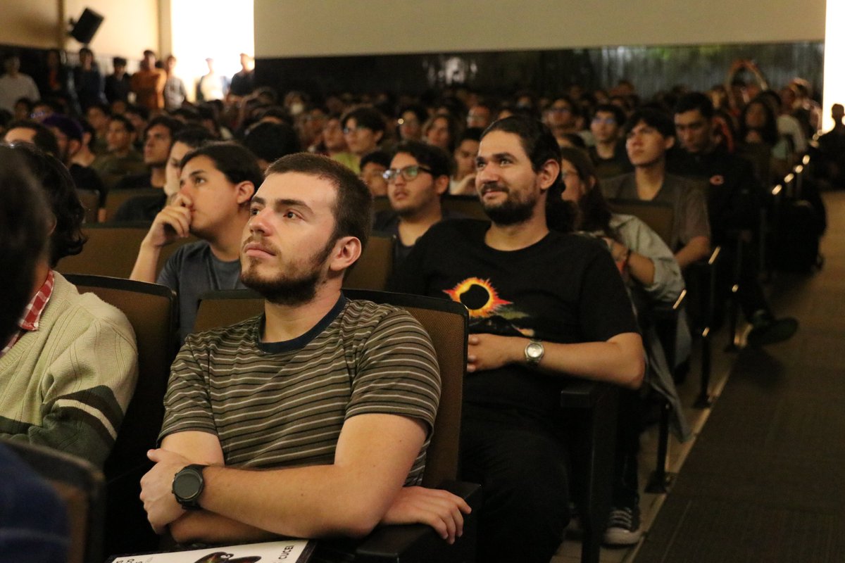 udegcucei's tweet photo. 🌌🔬 ¡Hoy vivimos una experiencia fascinante en la conferencia "Antimateria, ¿qué onda con el multiverso?" con el Dr. Gerardo Herrera Corral, como parte de la Cátedra Ciencia e Innovación CUCEI 2024! 💡👨‍🏫 https://t.co/gEQ3FTxbFH