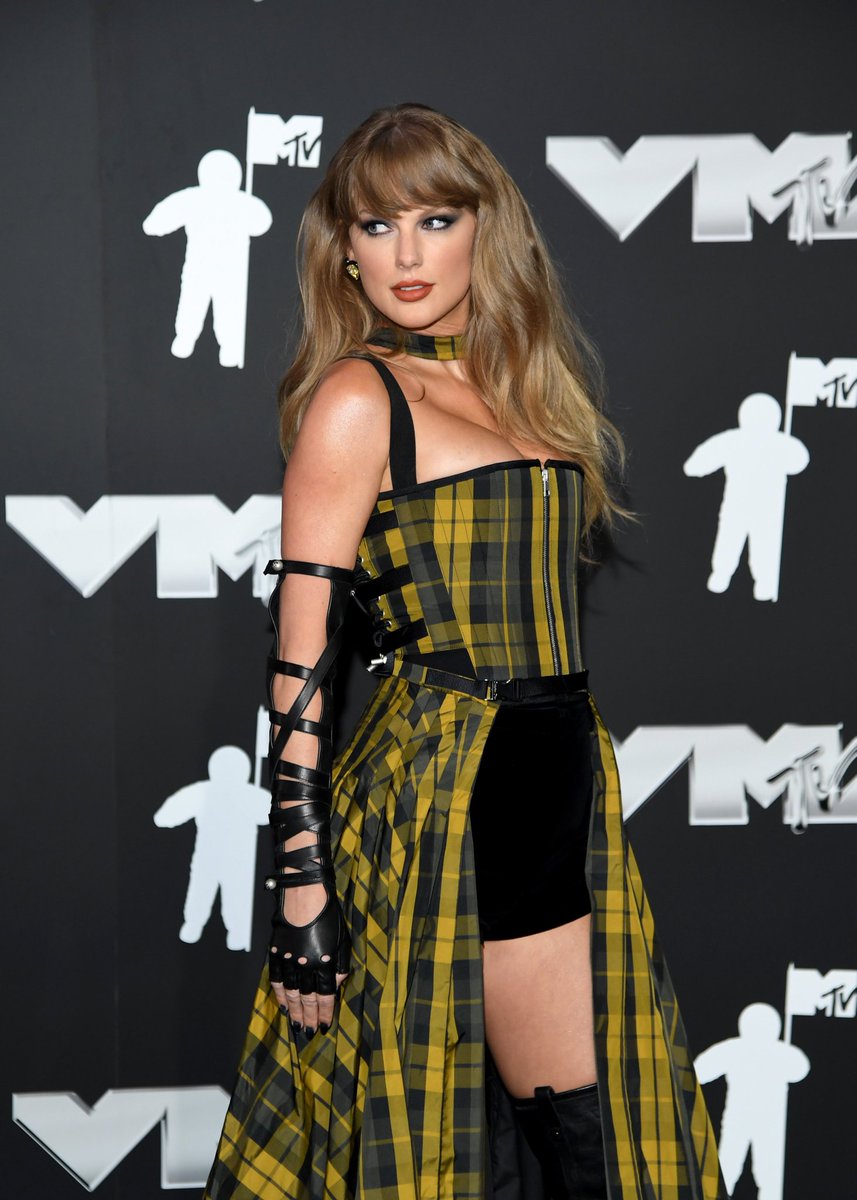 Giantstar97_'s tweet photo. OH THIS QUEEN.
#VMAs https://t.co/UsAbj7CivL