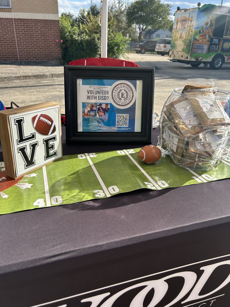 Edely Olvera (@edelyolvera) on Twitter photo Thank you <a href="/EISDMemorialHS/">Memorial High School</a> for the invite to your evening pep rally. Great turn out and enjoyed all the festivities! 💙♥️🤍 Thank you <a href="/EISDMemorialHS/">Memorial High School</a> for the invite to your evening pep rally. Great turn out and enjoyed all the festivities! 💙♥️🤍