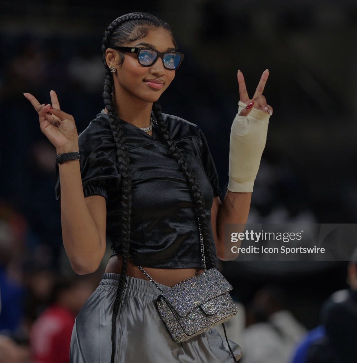 Courtside Barbie! 📸