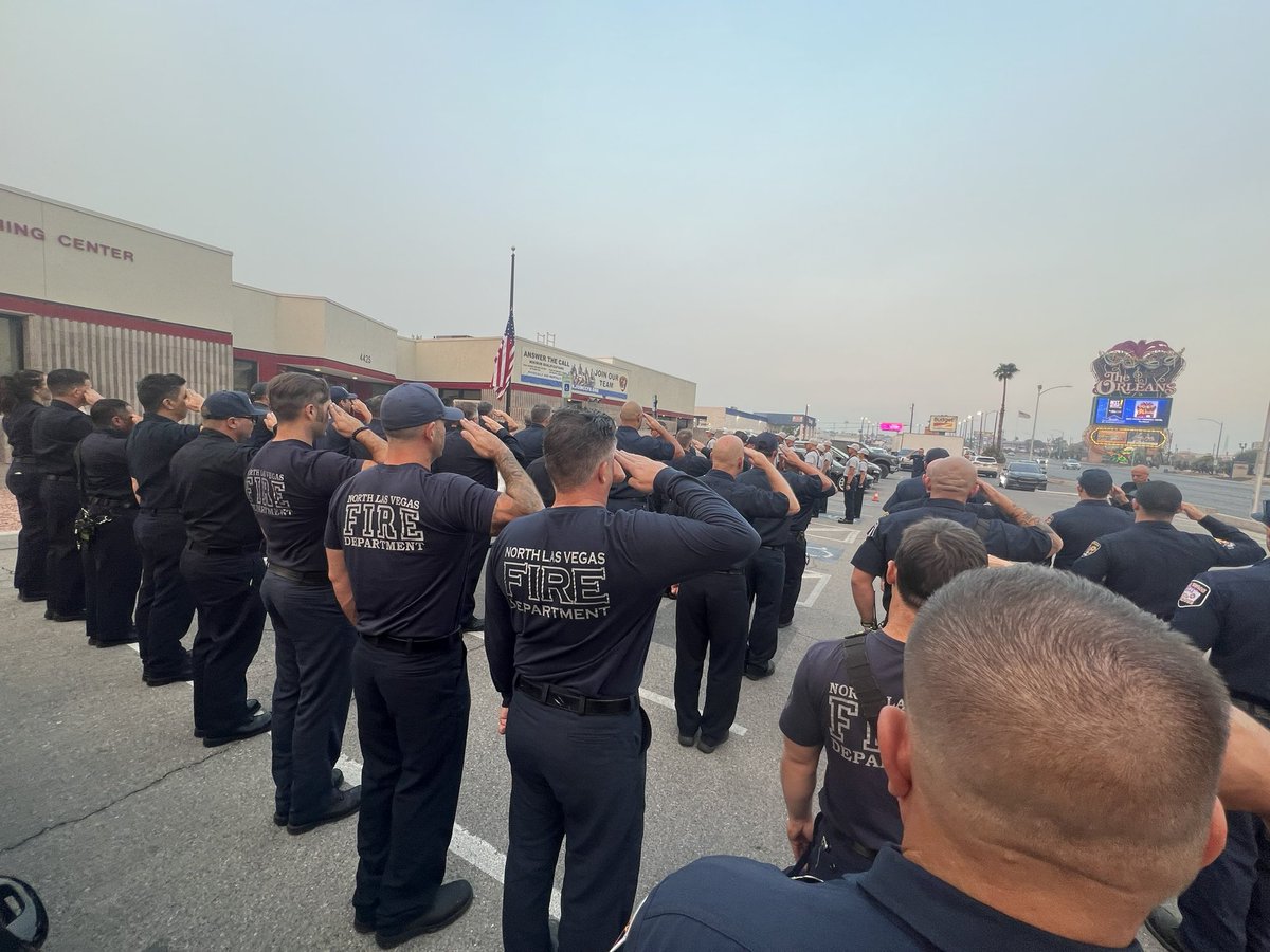 ClarkCountyNV's tweet image. #Remembering the firefighters and others lost on #September11th. @ClarkCountyFD held tributes outside Station 18.
🇺🇸 
Also, at our Training Center, #CCFD was joined by @LasVegasFD, @NLVFireDept and @HendFireDept before they left for Northern Nevada to help fight the #DavisFire.