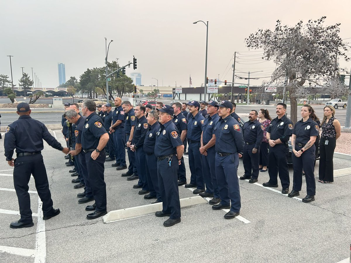 ClarkCountyNV's tweet image. #Remembering the firefighters and others lost on #September11th. @ClarkCountyFD held tributes outside Station 18.
🇺🇸 
Also, at our Training Center, #CCFD was joined by @LasVegasFD, @NLVFireDept and @HendFireDept before they left for Northern Nevada to help fight the #DavisFire.