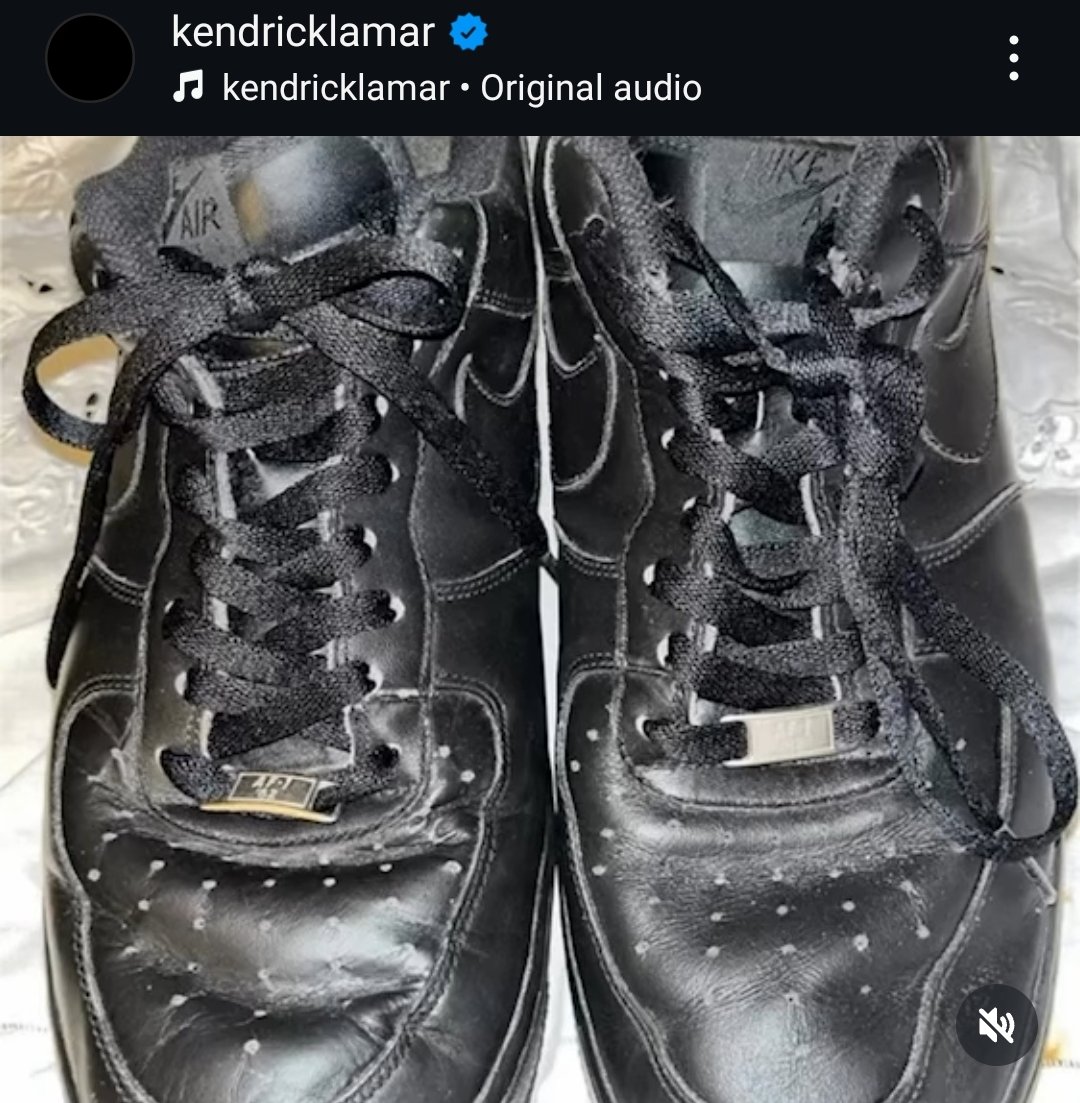 miss_lady_diva's tweet photo. Slightly used fighting shoes 🖤👟
#BlackAirForceActivity
#KendrickLamar https://t.co/FSqHuAxakm