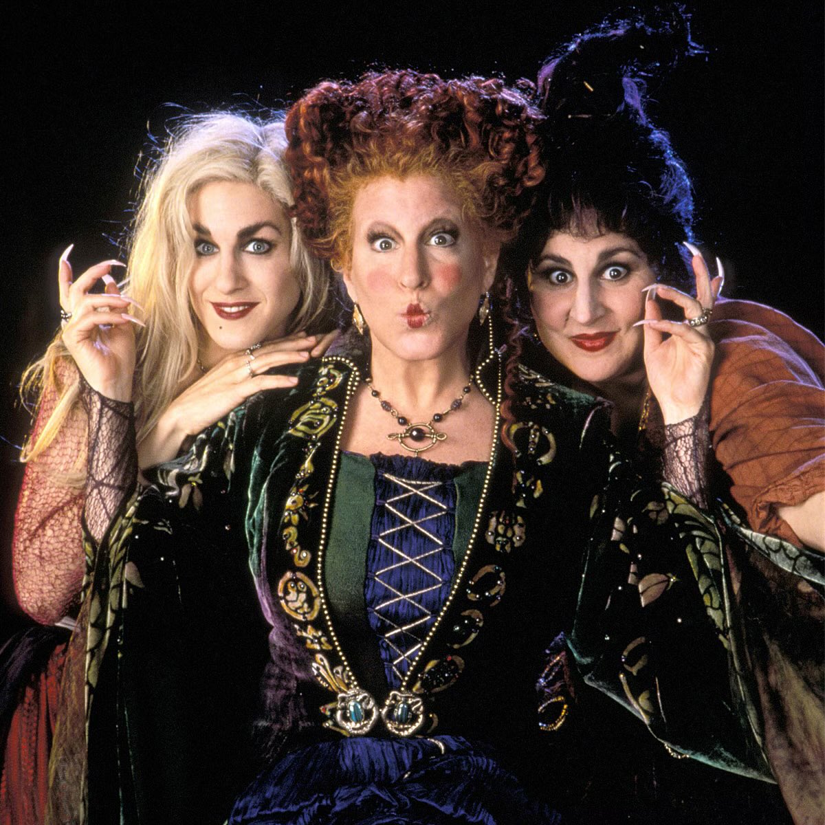Steph Frosch (@ellosteph) on Twitter photo I know this probably isn’t what she was going for, but <a href="/ChappellRoan/">Chappell Roan</a> is giving Winifred Sanderson from Hocus Pocus at the #VMAs and I love it. I know this probably isn’t what she was going for, but <a href="/ChappellRoan/">Chappell Roan</a> is giving Winifred Sanderson from Hocus Pocus at the #VMAs and I love it.
