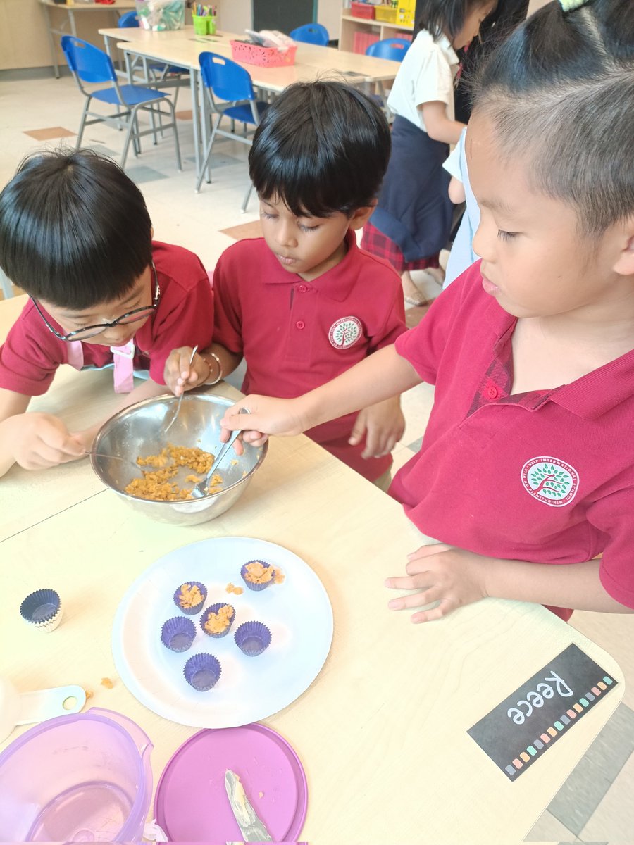 Our first Whisk Society baking class was a sweet success! 🍪✨ The kids had a blast learning to make delicious cornflake cookies. Stay tuned for more tasty adventures! #WhiskSociety #BakingClass #CornflakeCookies