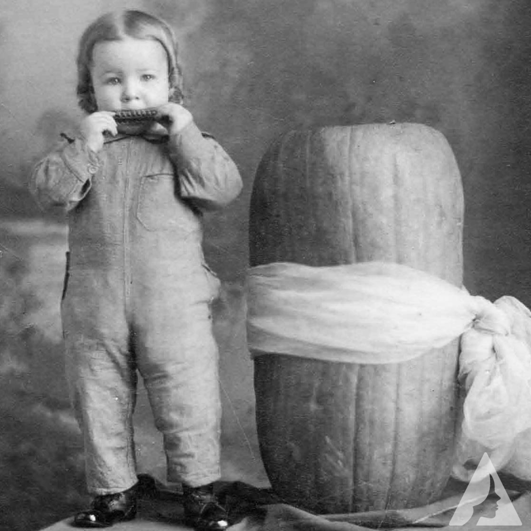 AncientFaces.com tweet media