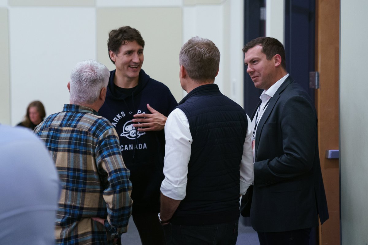 Justin Trudeau tweet media