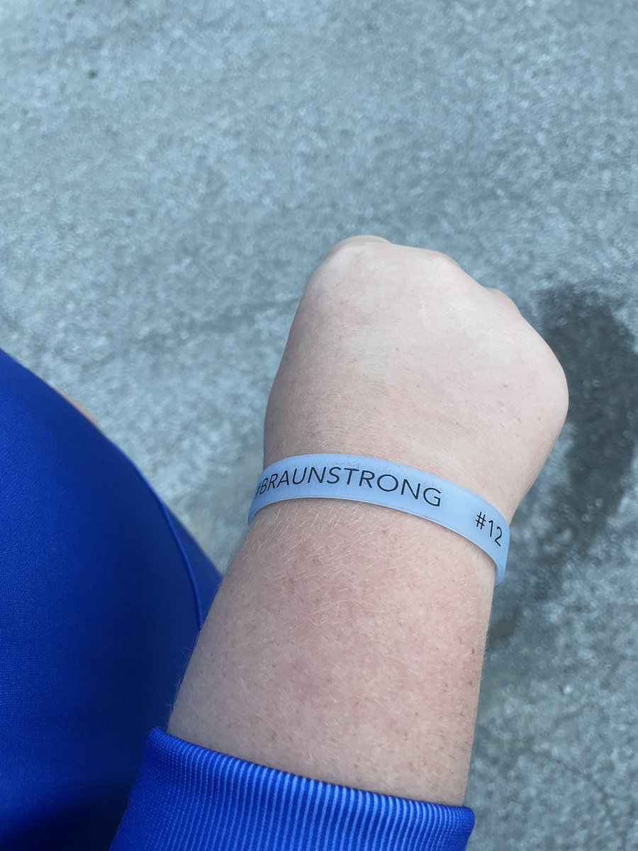 One West Seneca Wings Warrior supporting another!  💙💛 #OwenStrong #BraunStrong