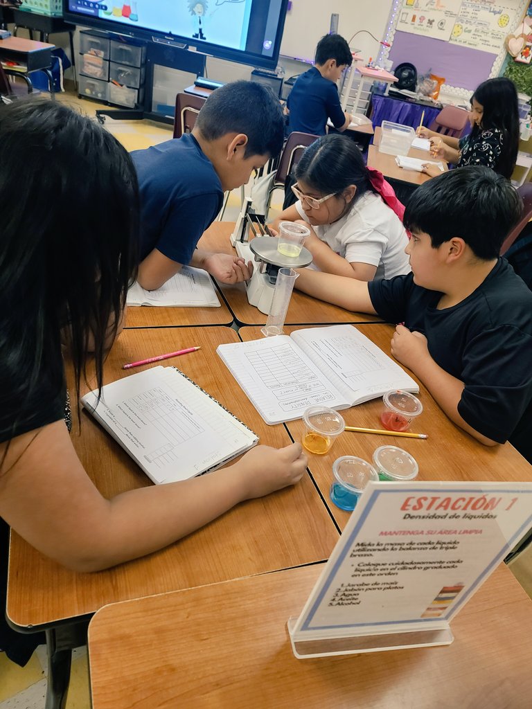 yRodriguez401's tweet photo. Learning density the fun way—where teamwork weighs in on the science! 🤓 @ScienceMISD @tzhawks https://t.co/YvTEQ3Soiz