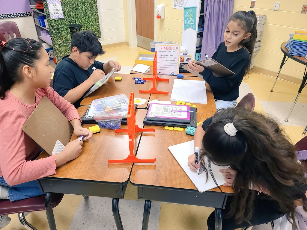 yRodriguez401's tweet photo. Learning density the fun way—where teamwork weighs in on the science! 🤓 @ScienceMISD @tzhawks https://t.co/YvTEQ3Soiz