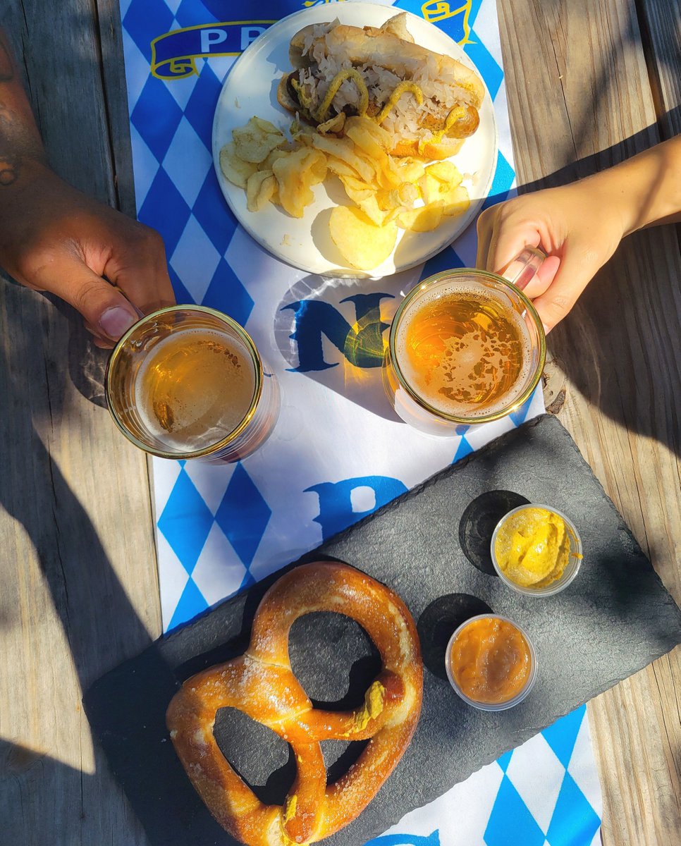 ‘Tis the season!

Franz Fest might be over, but we’re still in the Oktoberfest spirit around here. Steins of Franz, hot pretzels with beer cheese, and brats are still here! But we think our #festbier pairs well with pizza too 🤷