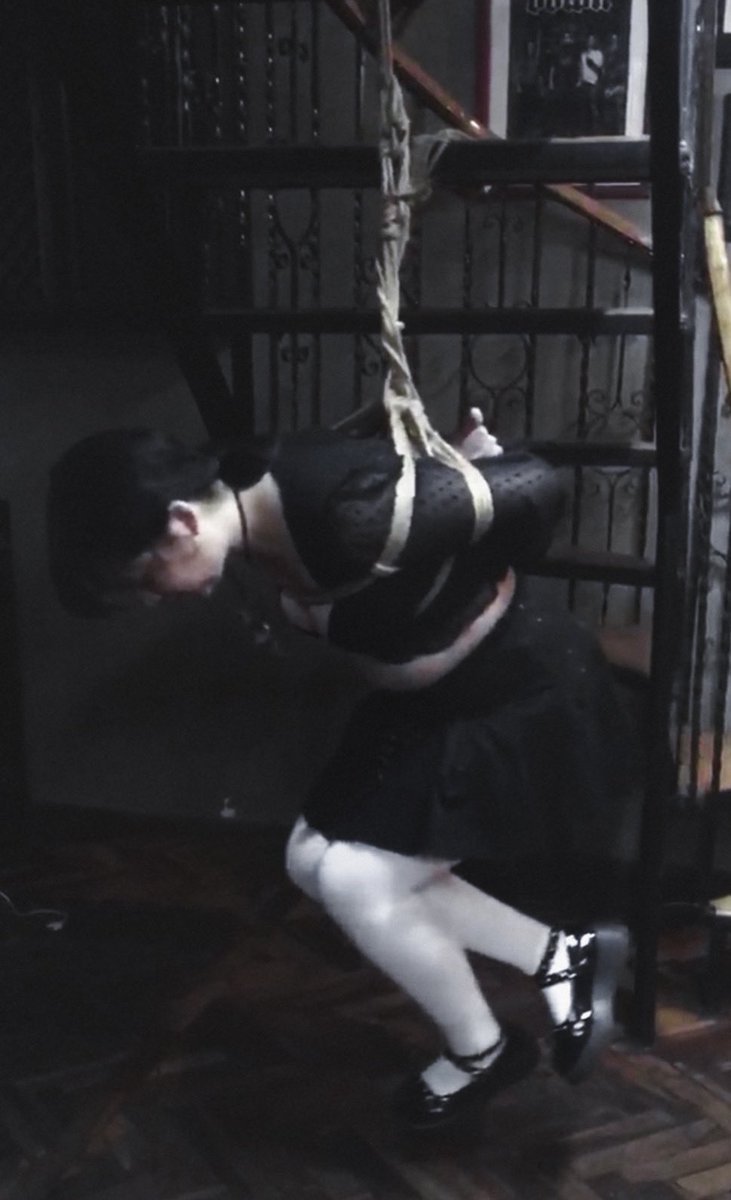 CrissMalkavian's tweet photo. Seguimos avanzando en nuestros talleres de #Shibari junto a Domina Dahlia, muchas gracias por el apoyo.
Ya te inscribiste???
#bdsm #bondage #hojojutsu #sexy #suspencion #ropelove #ropeplay https://t.co/MKSpoNvIes