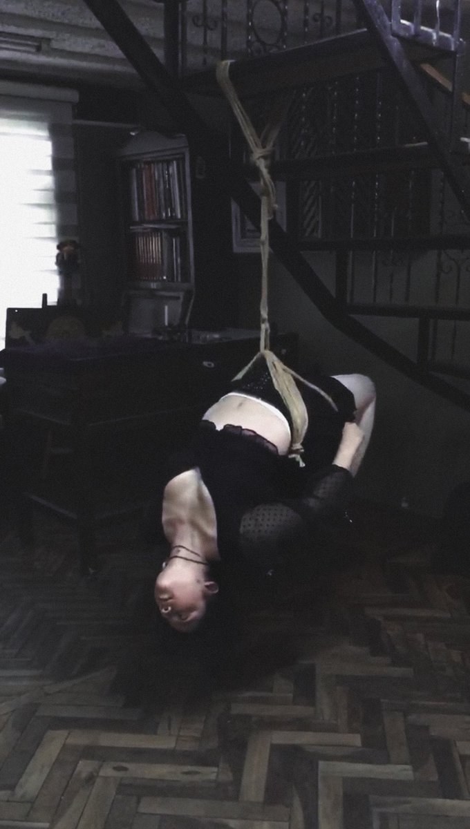 CrissMalkavian's tweet photo. Seguimos avanzando en nuestros talleres de #Shibari junto a Domina Dahlia, muchas gracias por el apoyo.
Ya te inscribiste???
#bdsm #bondage #hojojutsu #sexy #suspencion #ropelove #ropeplay https://t.co/MKSpoNvIes