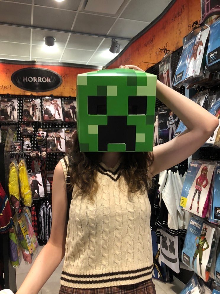 radlyredjess's tweet photo. @dulcedle YES. We also went to the Halloween store https://t.co/tmv6AFoM90