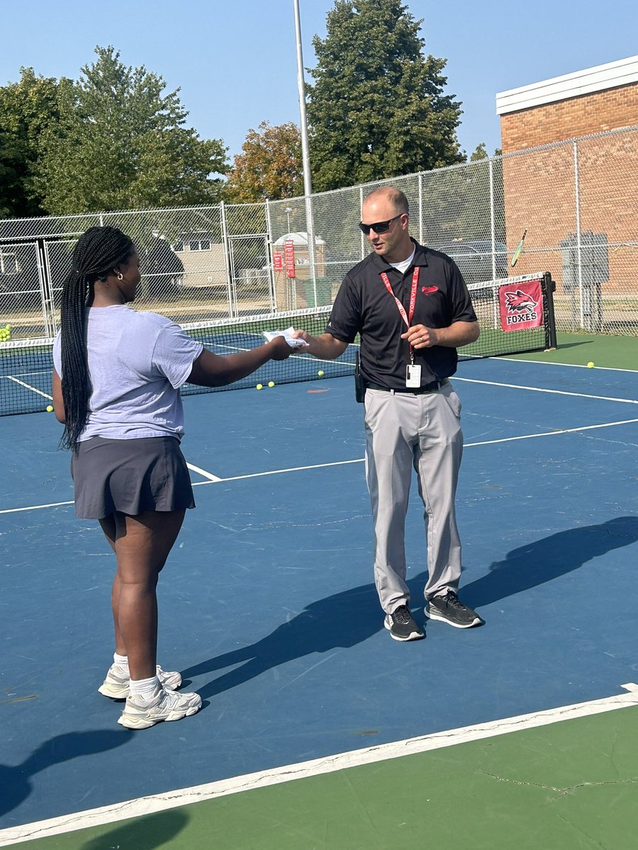 foxestennis's tweet photo. Two amazing things today…
1. Mr. Engelhardt came to collect our donation for cancer research. ❤️
2. Dress like your coach day…if you ask us we think they look great! 🤪🥰 @YHSAthletics115 #winnerwinnerchickendinner https://t.co/wceYmtrtZ7