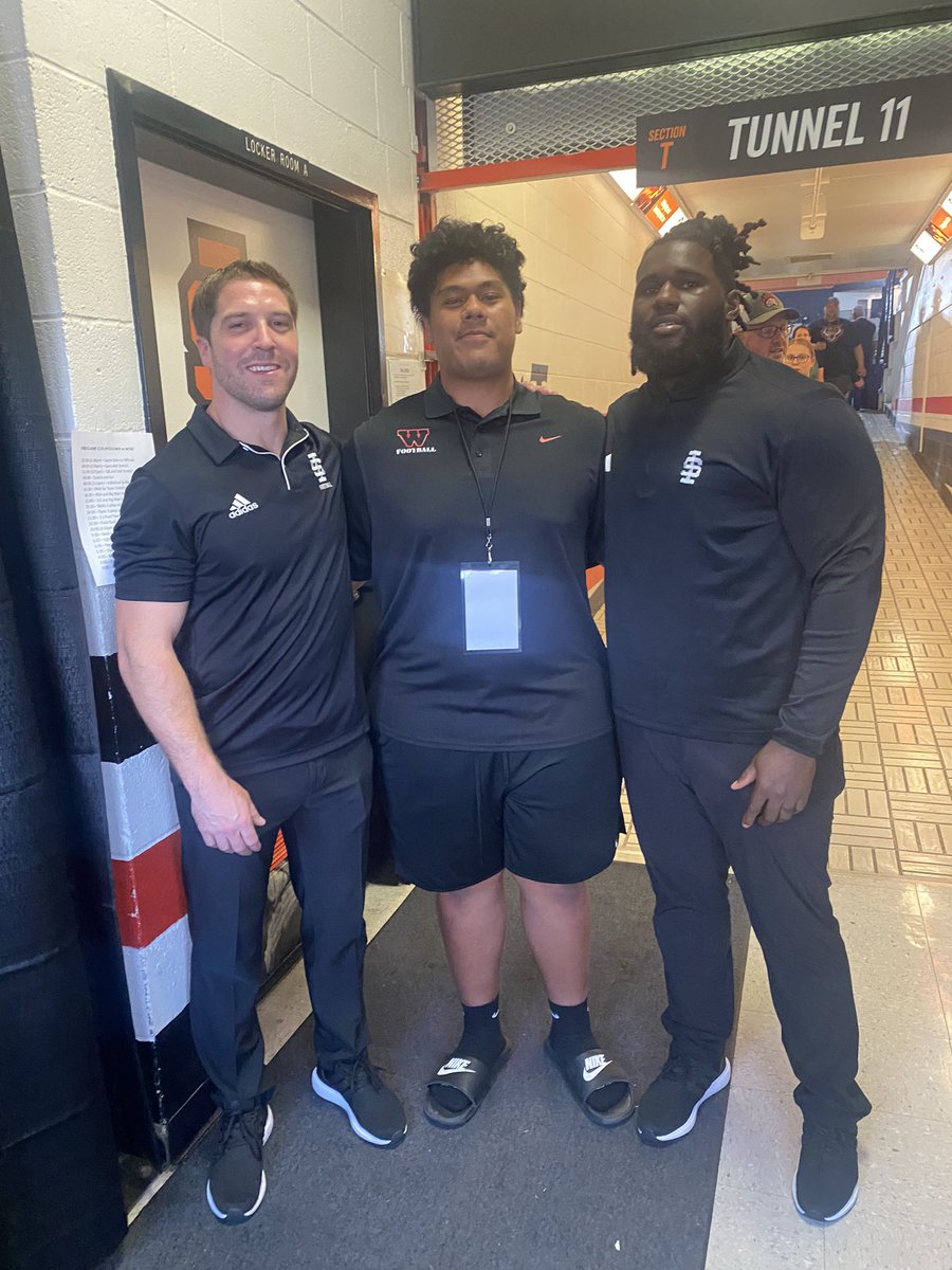 FelilaMisi's tweet photo. HUGE thanks to @CoachCodyCraw and @CoachZayyy for inviting me to their first home game! What a blowout!! #gobengals #idahostateuniversity https://t.co/DipshNcqJA