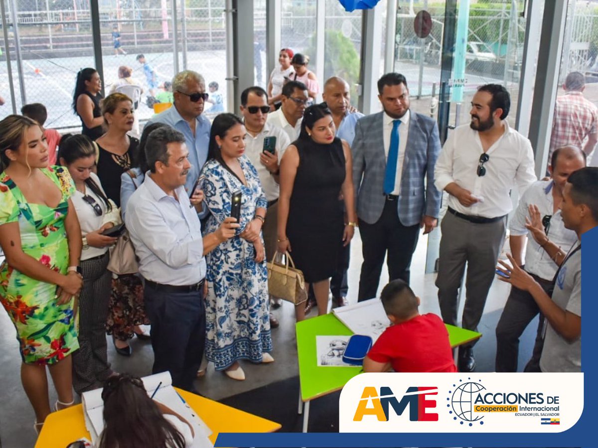 La delegación de Alcaldes/as del 🇪🇨 visitó los Centros Urbanos de Bienestar y Oportunidades (CUBO), programas sociales dentro del Plan de Control que impulsa #ElSalvador.

En estos espacios, se impulsa el desarrollo de habilidades, destrezas y conocimientos de la niñez y juventud