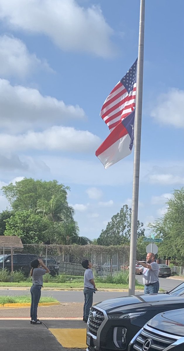Lest We Forget. 🇺🇸 Student Flag Corp🇺🇸 ⁦<a href="/IandGCenter/">I&G Center</a>⁩ ⁦<a href="/McAllenISD/">McAllen ISD</a>⁩ reflecting as they help  set the flag to half mast. With Mr. Moreno ⁦<a href="/e_m0rin/">Erick Morin</a>⁩ and ⁦<a href="/gutiexfer/">Fernando X Gutierrez</a>⁩. 🙏🏽🇺🇸❤️