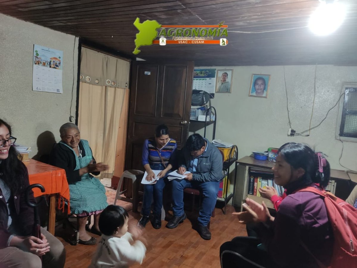 AgroCusam's tweet photo. Estudiantes de Trabajo Social del CUSAM, en acompañamiento de un estudiante del 8vo semestre de la carrera Ingeniero Agrónomo con  -OAS- impartieron charlas sobre "Técnicas de Producción y Crianza de Chompipollos" al grupo "Mujeres Labradoras" en aldea Chamac, San Pedro Sac. S.M. https://t.co/HOAO7HtWbp
