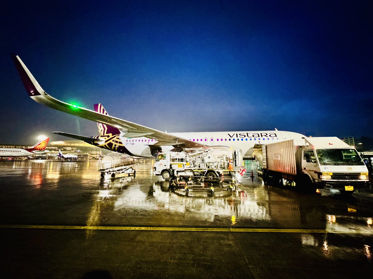 tweetpratikm's tweet photo. Off to Delhi today. Not the most ideal weather at our destination. Fuel uplift 10.0tons (1hr27min holding with VIAR filed alternate). Flying time of 1hr 36mins @ FL350, 648nm M.78 #vistara #airbus #a320Neo #VTTQR #lifeontheramp #cfm #leap1a #tsra #shouldbefun https://t.co/JaoaUzSTM9