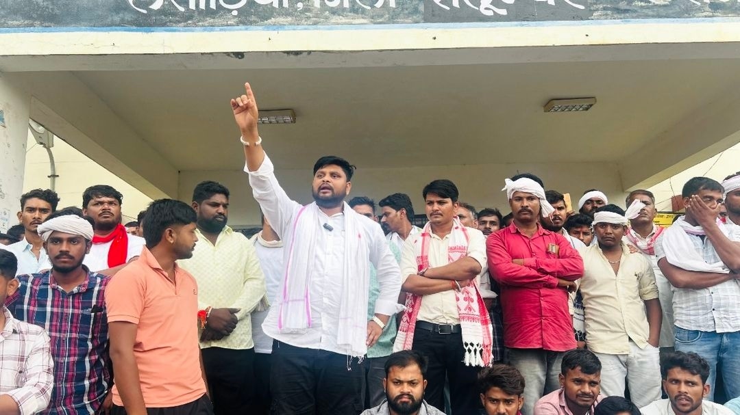 अगर √आवाज़ ^उठाने की ताकत नहीं है, 
तो आवाज़ उठाने वालों की ताकत बनों।...,
#13सितंबर_सलूम्बर_चलो
#13सितंबर_सलूम्बर_चलो
