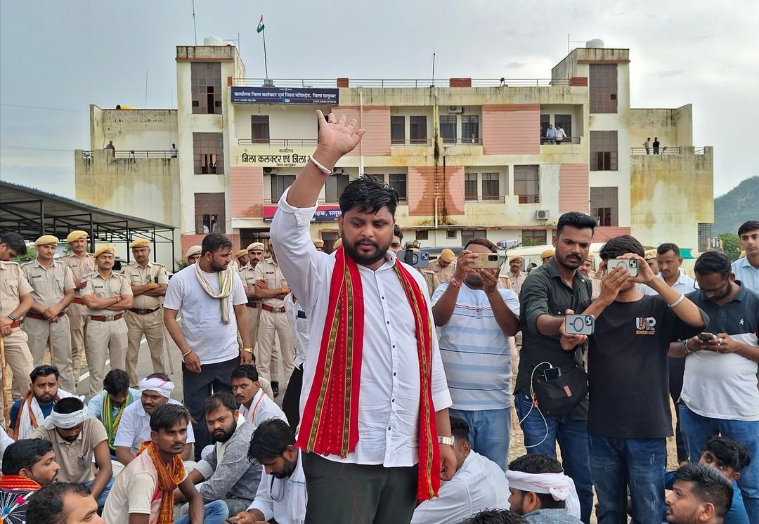 संघर्ष करना हमारे  खुन मे है ना कभी झुके है.ना कभी झुकेगे  `सरकार को ^झुकायेगे जोहार। 

#13सितंबर_सलूम्बर_चलो
#13सितंबर_सलूम्बर_चलो