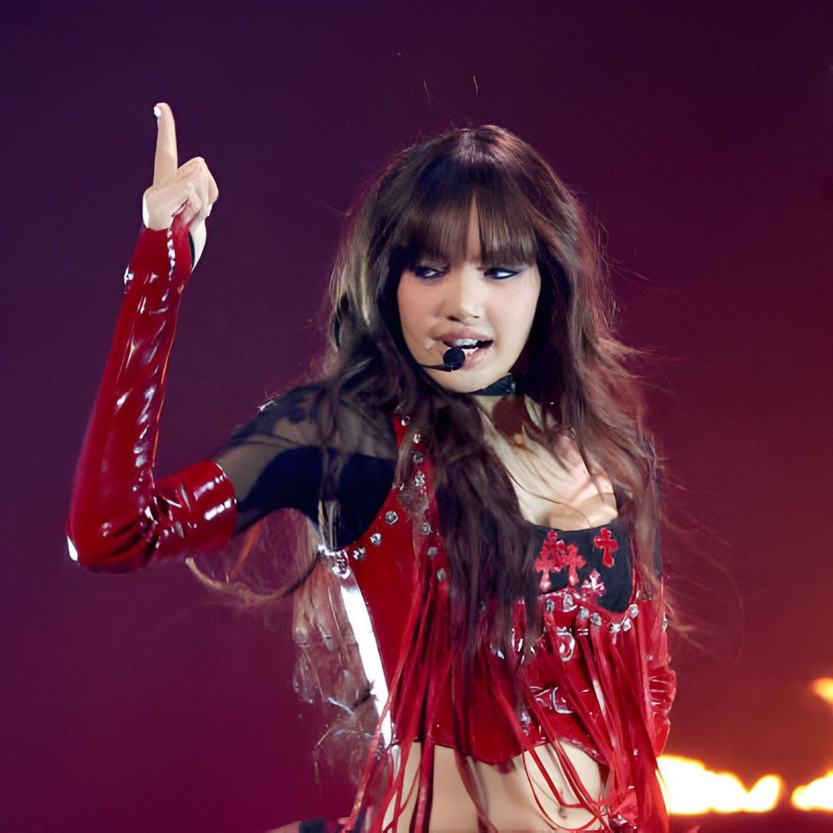 BPGlobalNews's tweet photo. CONGRATULATIONS #LISA for winning "Best K-pop" award at this year's MTV #VMAs with 'Rockstar'!🥳🏆

ROCKSTAR LISA ON VMAS 
#LISAisBACK_VMAs @BLACKPINK