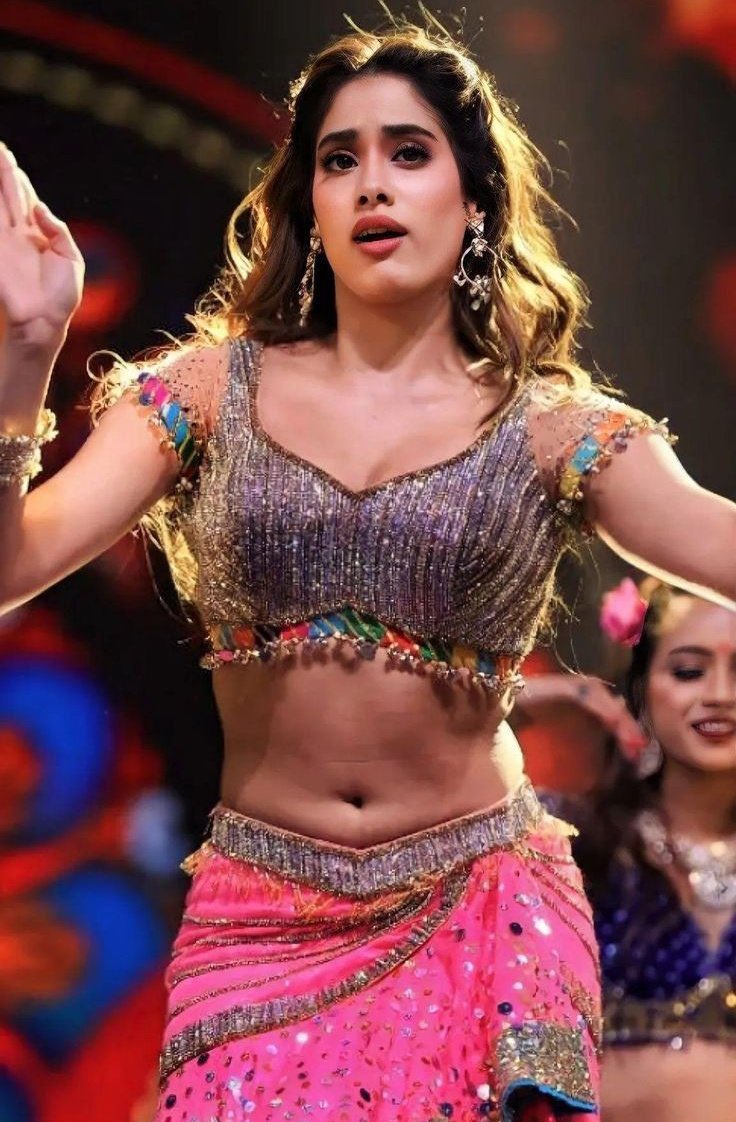 TechPorn7's tweet image. Navel monsters 
#navel #NavelFilm_photo #JhanviKapoor #rashikanna #KiaraAdvani