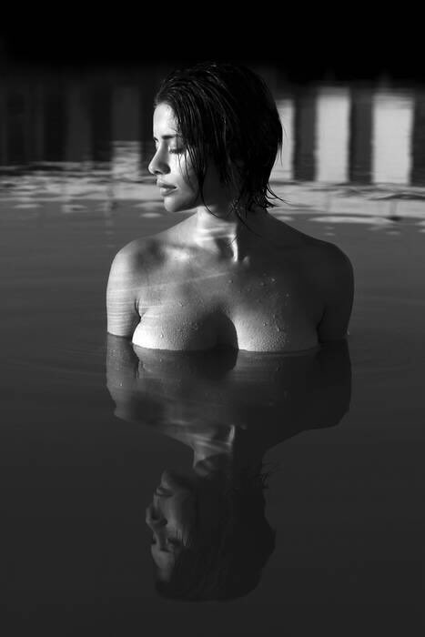 TechPorn7's tweet image. Reflection 
#girl #hot