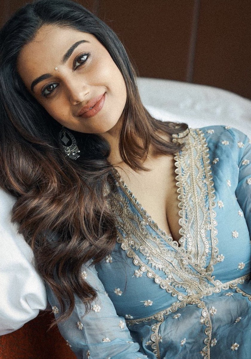 TechPorn7's tweet image. #MeenakshiChaudhary #GOATBlockbuster #GOAT #GOATTheMovie #GOAT羽生結弦カレンダーブック