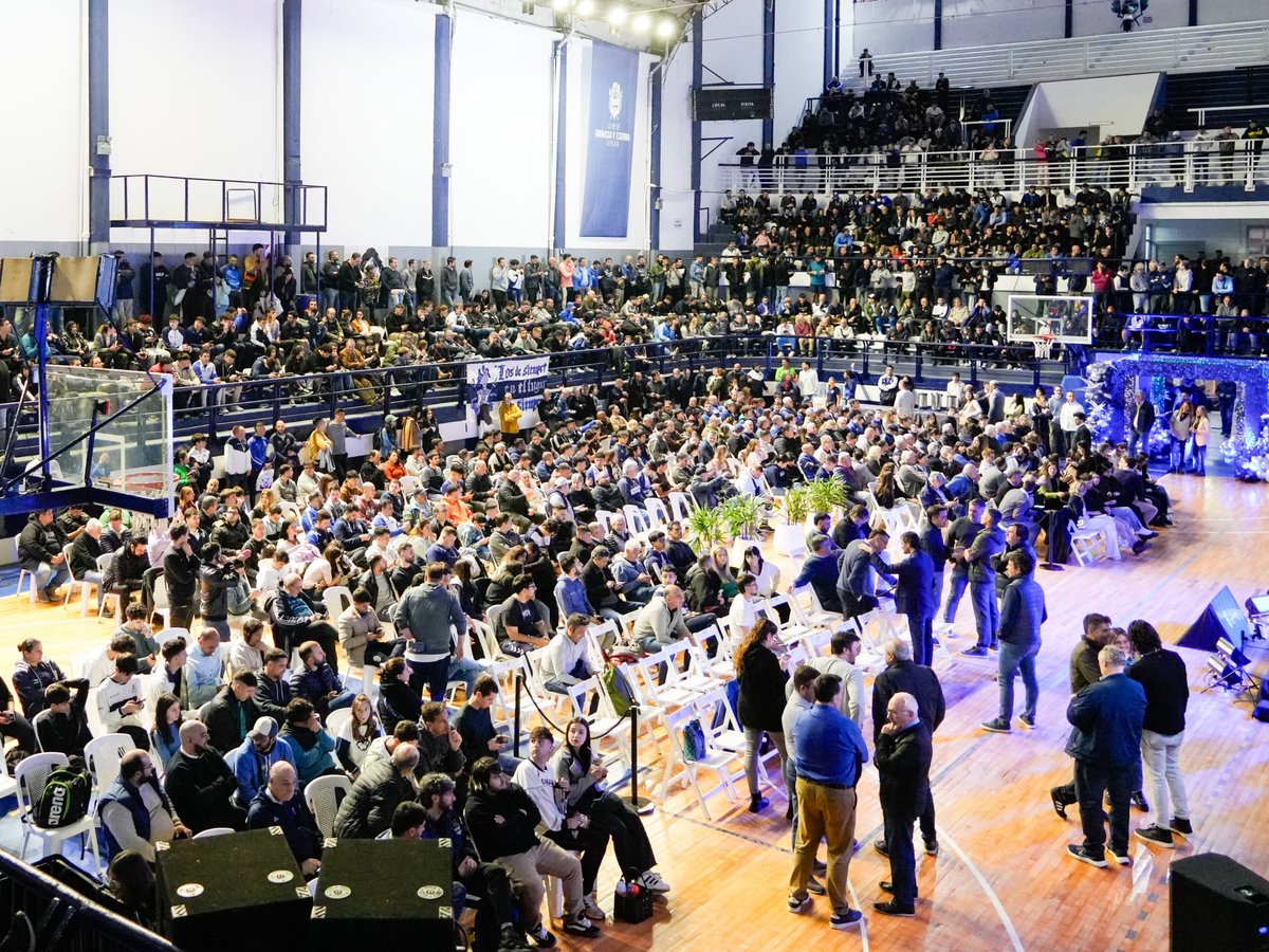 gimnasiaoficial's tweet photo. ¡Poli repleto para conocer los tres proyectos ganadores del Concurso Nacional de Ideas para la ampliación y modernización de nuestro Estadio!

Gracias a todos los socios y socias que fueron parte de este momento tan importante para nuestro Club 💙🤍💙

👉Recordá que podés consultar la documentación de los tres proyectos en: https://t.co/XSbYqp8fSW