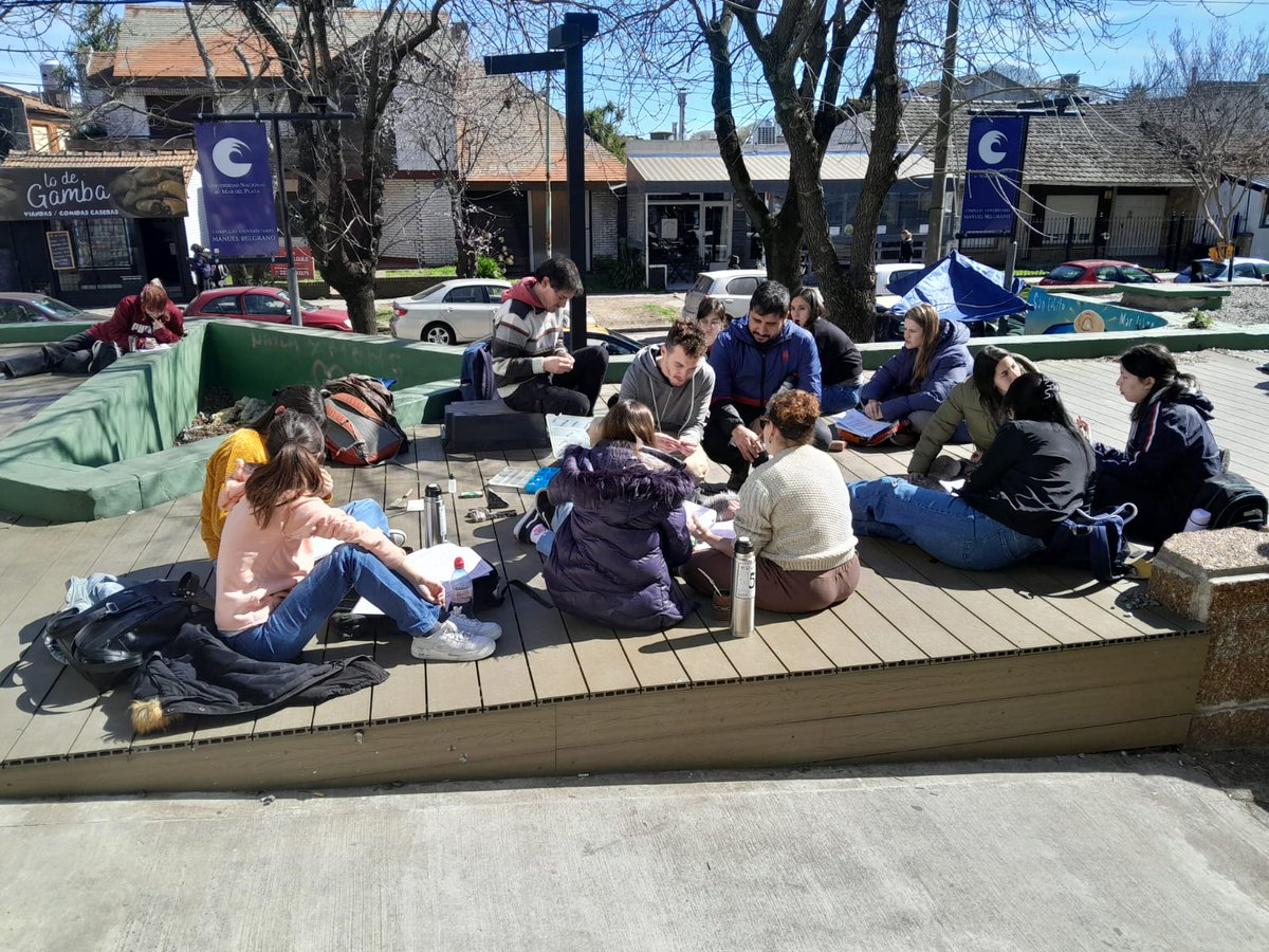 cafeconmacucas's tweet photo. Registro de la jornada de #clasespublicas del jueves 05 de septiembre del 2024
nuestro grupo encontró diversas peculiaridades en esta jornada, en un contexto de lucha por los salarios docentes y no docentes. https://t.co/fimoFxOSp0