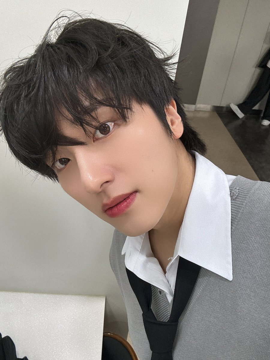 OmegaX_members's tweet photo. [#OX]

앨범 보는데 세빈이가 있네요

#OMEGA_X #오메가엑스   
#한겸 #HANGYEOM https://t.co/2aLinv56CA