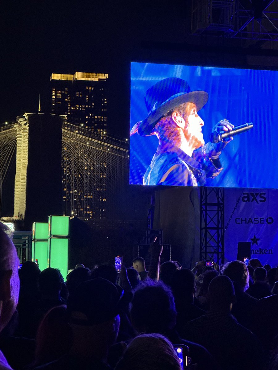 Fmangione's tweet photo. Janes Addiction #pier17 #neverforget #housethatschwartzbuilt https://t.co/v5hhXf9Jyo
