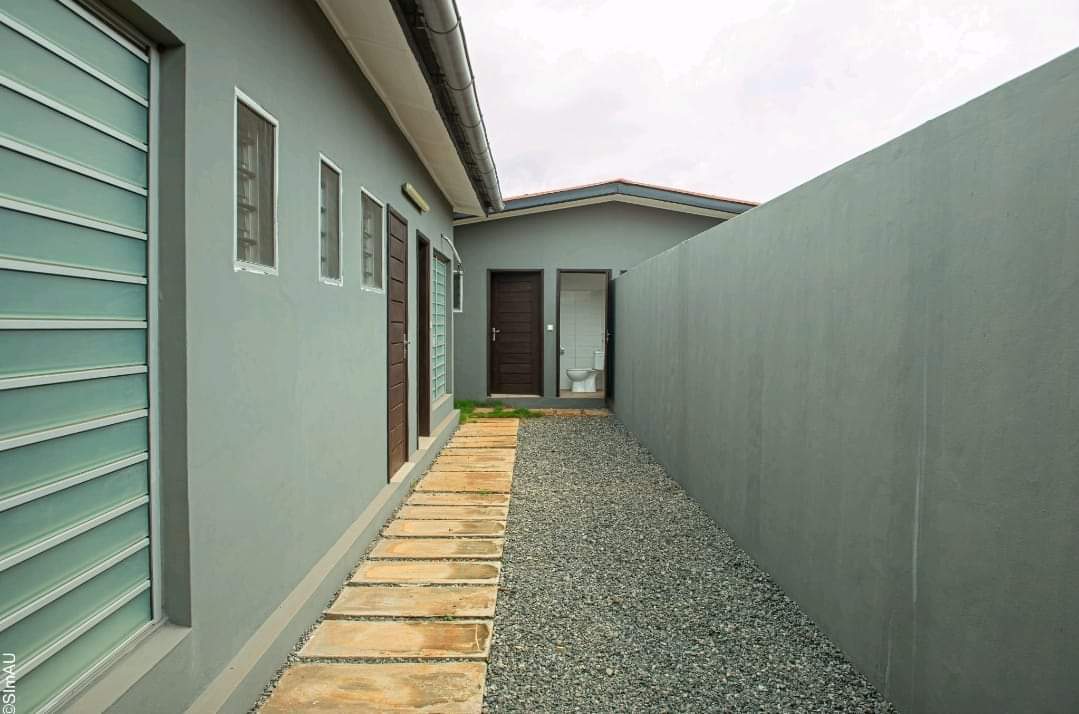 actualites229's tweet photo. construction de 500 logements militaires afin de pallier les besoins d'hébergement des militaires.
➡️ Le programme comprend:
■ 200 logements à #Allada;
■ 200 logements à #Ouidah;
■ 100 logements à #Parakou.
➡️Les premiers résidents sont attendus au 4ème trimestre 2024. https://t.co/B0QbhddnqJ