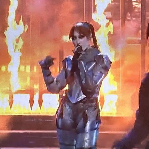 raspberhrriies's tweet photo. god is a woman and her name is CHAPPELL ROAN #VMAs https://t.co/g7Ho3YXiul