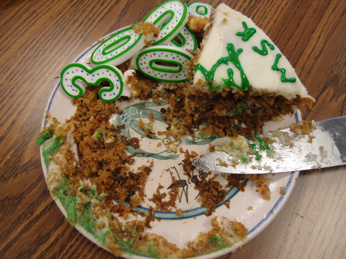 Celebrating the 300,000th herp specimen catalogued (MVZ:Herp:300000) at <a href="/MVZUCB/">Museum of Vertebrate Zoology (MVZ)</a> coffee today ❤️❤️🐸🐸 it was a Rana sierrae collected by <a href="/wavingfrog/">Vredenburg Lab</a>