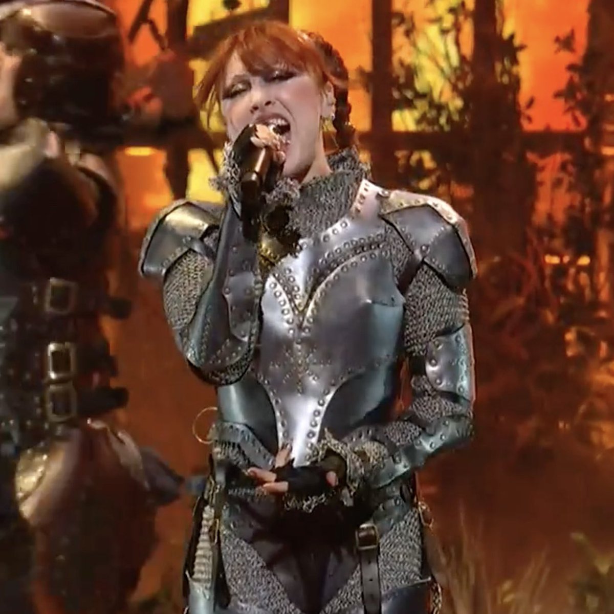 hazeltanthalos's tweet image. 