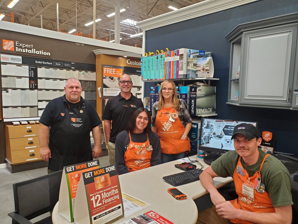 John_JohnsonWSF's tweet photo. Visited HD0482 in Flagstaff today and ran into our CCM Jeff.  Western States Flooring and Home Depot, what a great Partnership  !!!!
#StoreConnectivity 
@jamie_kempton 
@DaveDan55090273 
@Tchill187 https://t.co/Oh3RuNUR4v